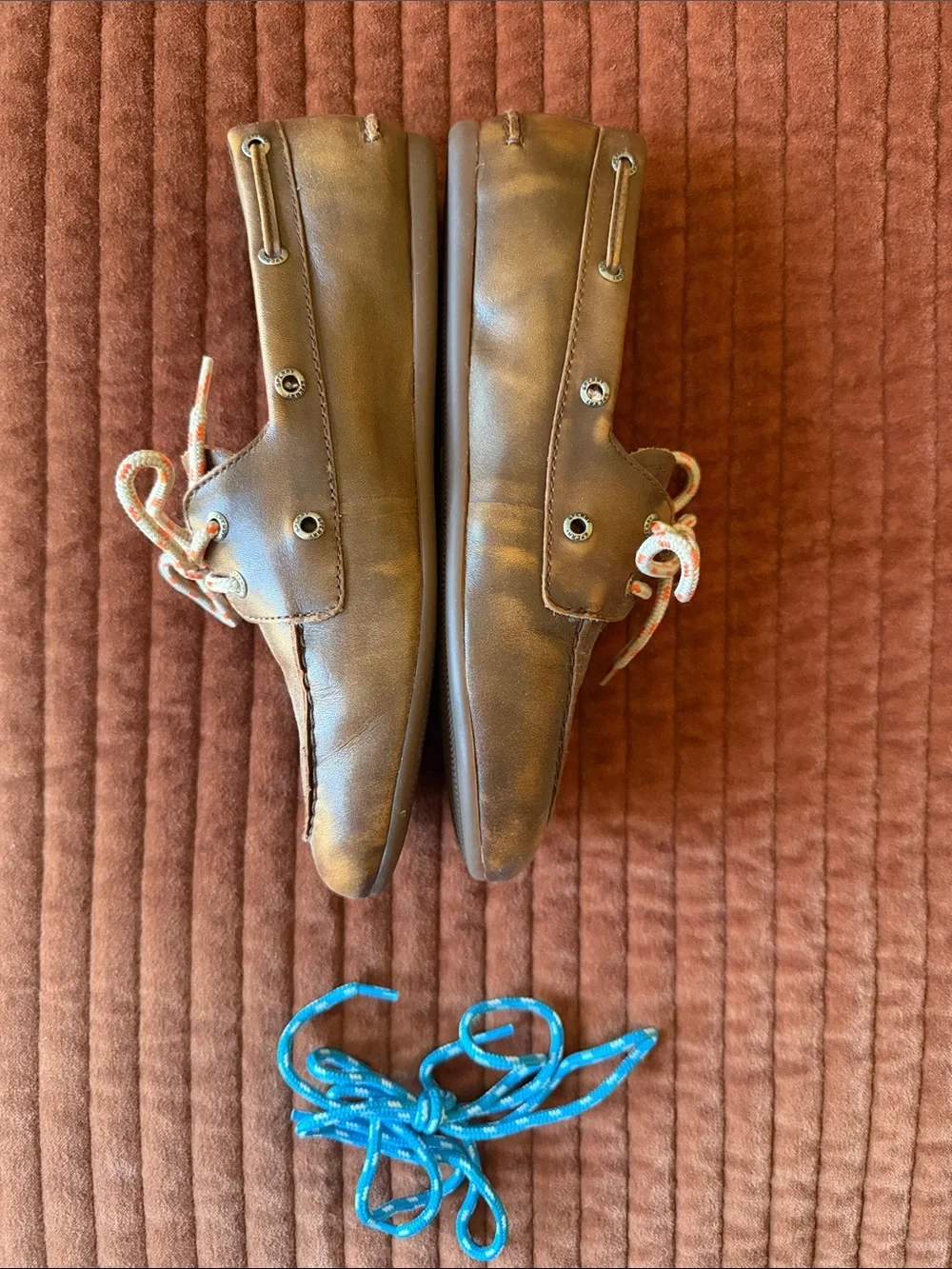 ARITZIA x SPERRY Brown Leather Boat Shoes with Multicolored Laces